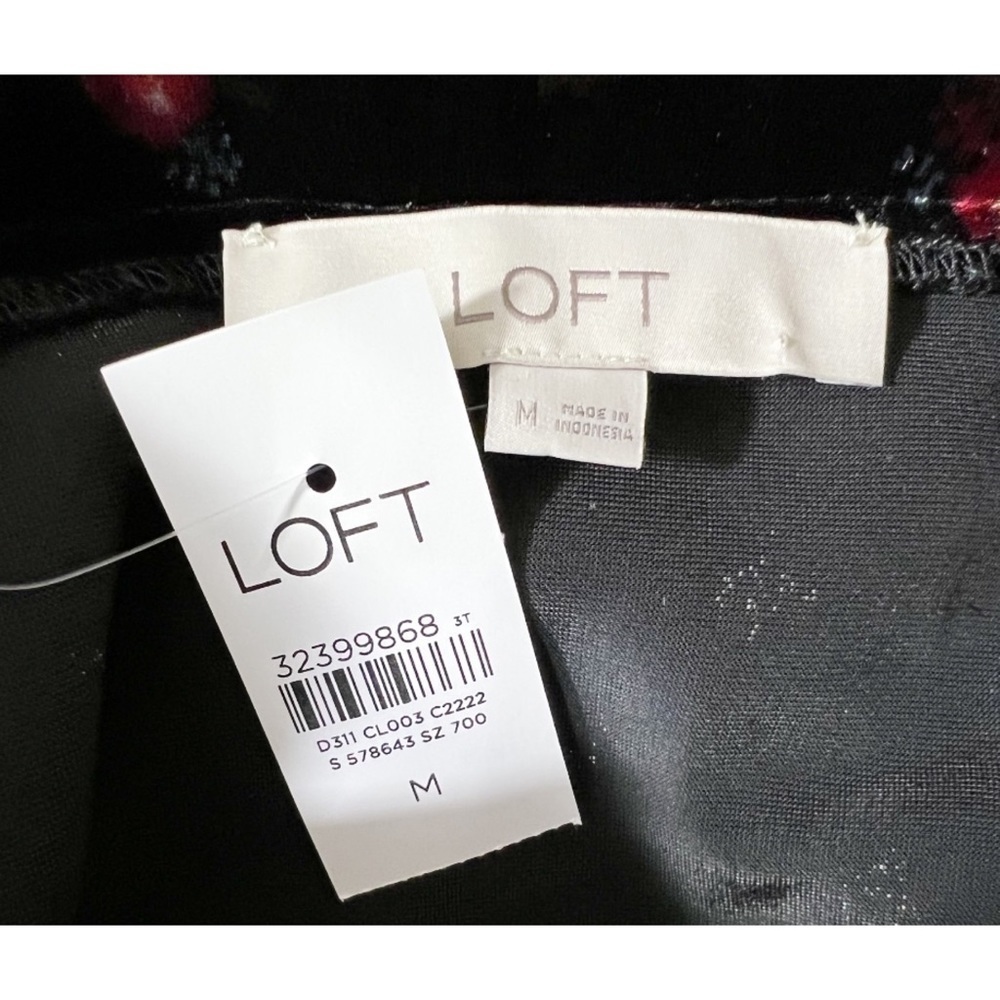 Ann Taylor Loft Velvet Floral Puff Sleeve V-Neck Blouse Black Red Size Medium - Picture 10 of 11